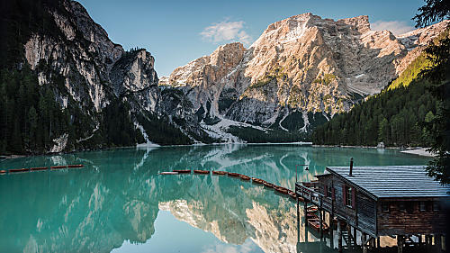 Jezioro Pragser Wildsee: perła wśród jezior Dolomitów