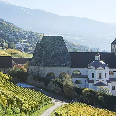 Klasztor Neustift: największy kompleks klasztorny w Tyrolu