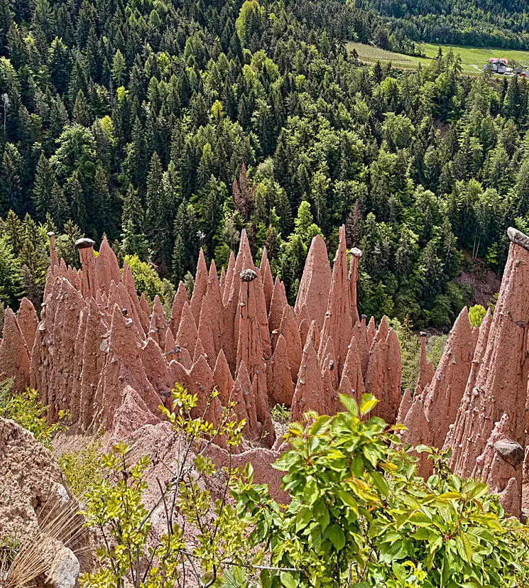 Small Ritten Piramidy ziemne na płaskowyżu Ritten - Południowy Tyrol