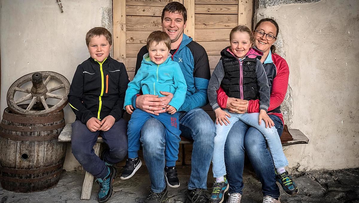 Rolnik Martin i żona rolnika Dorothea z Klemensem, Jasmin i Patrickiem