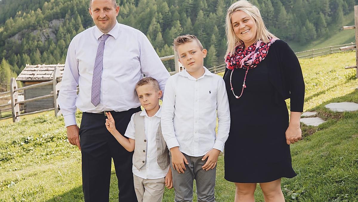 Nazywamy się Kathrin, Heinz, Gabriel i Fabian. Chcielibyśmy Państwa serdecznie powitać.