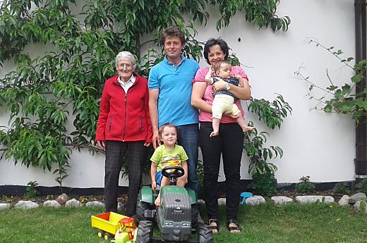 Rodzina Hoferów: Stefan i Elisabeth, Hannes, Claudia i babcia Maria