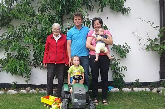 Rodzina Hoferów: Stefan i Elisabeth, Hannes, Claudia i babcia Maria