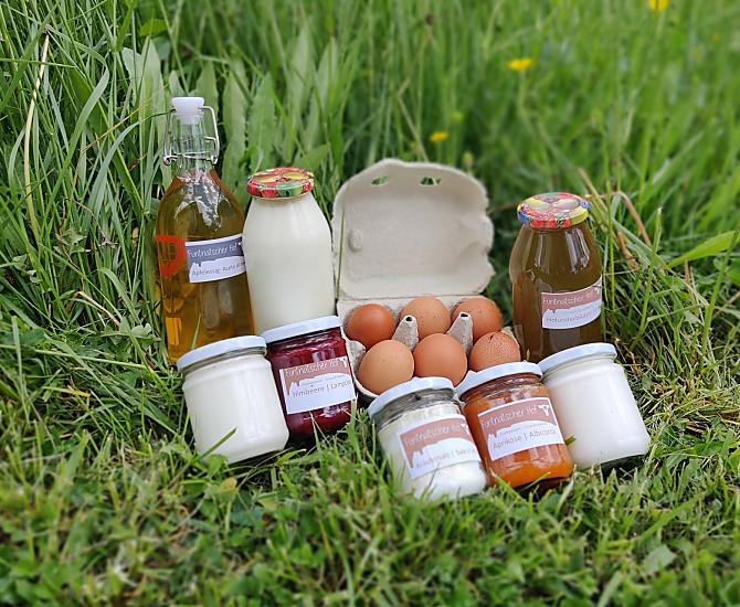 Nasze wlasne, domowe produkty sa dostepne w kaciku produktów tuz przy wejsciu. Menu uzupelniaja regionalne specjaly.