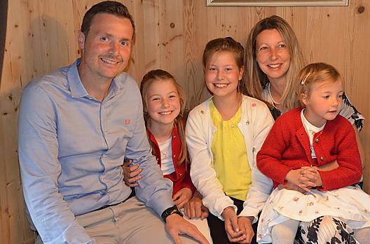 Arnold i Ursula z dziecmi: Emma, Linda i Greta