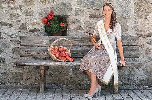 Córka Maria jako królowa jablek