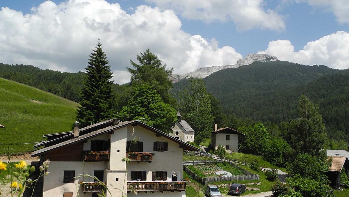 W lecie z miejscowa góra Weisshorn