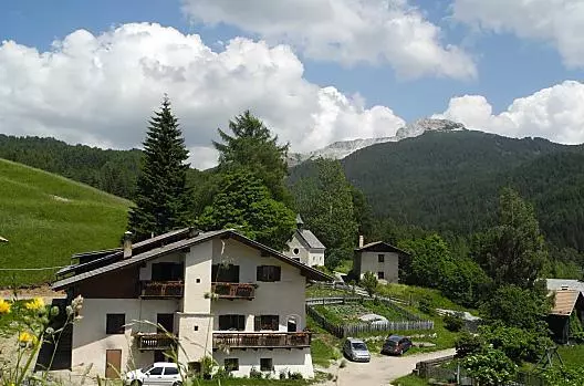 W lecie z miejscowa góra Weisshorn