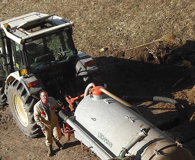 Farmer Andreas przy pracy