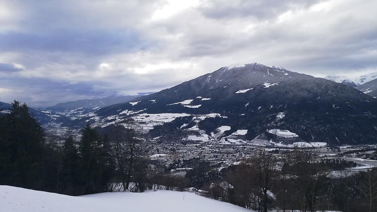 Osniezony widok na Brixen