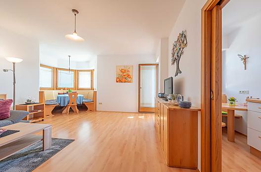 Pokój dzienny w apartamencie Penegal
