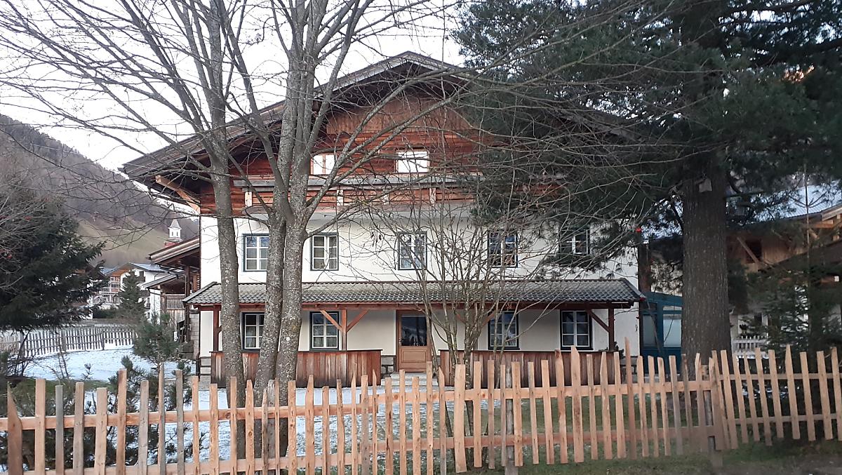 Widok od frontu jesienia