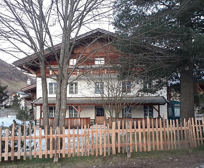Widok od frontu jesienia
