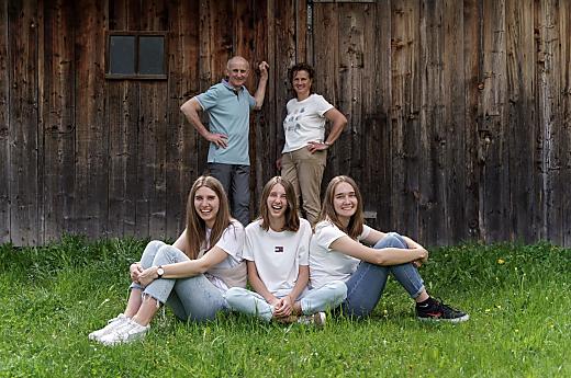 Rodzina Pallhuber Thomas i Silvia z trzema córkami Tamarą, Denise i Carmen
