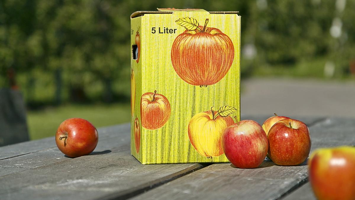 Wlasny naturalnie metny sok jablkowy z gospodarstwa