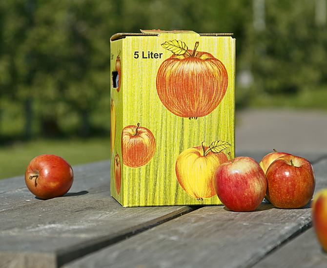 Wlasny naturalnie metny sok jablkowy z gospodarstwa