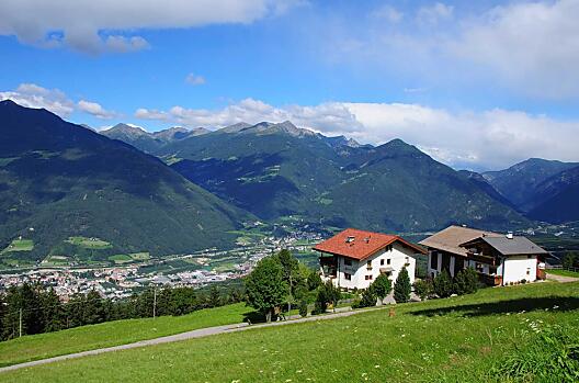 Gasserhof z widokiem na doline Eisacktal.