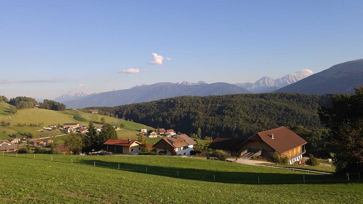 Widok z Latschenhof w kierunku Dolomitów