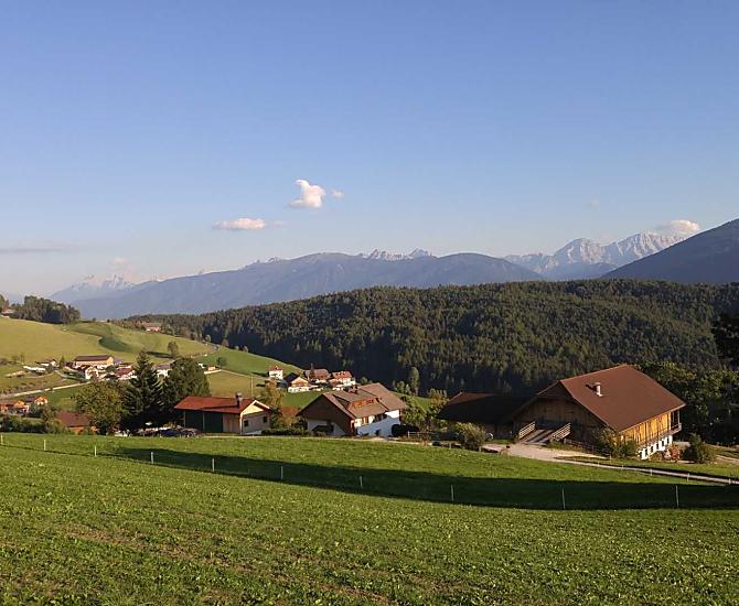 Widok z Latschenhof w kierunku Dolomitów