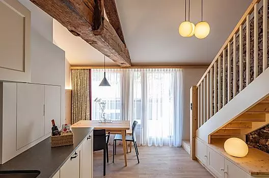 Historyczny styl z nowoczesna architektura i wyposazeniem - wspanialy.