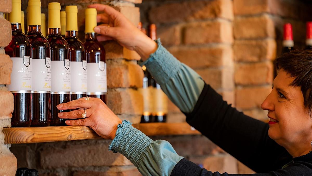 Nasz sklep sprzedaje wino i wszelkiego rodzaju pyszne włoskie specjały.