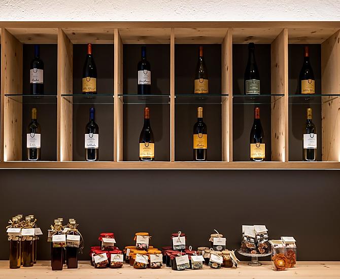Lagrein, St. Agdalene, Pinot Noir, Pinot Blanc lub preferuj nasze pyszne domowe wino musujace. Z nami nie usiadziesz na sucho!
