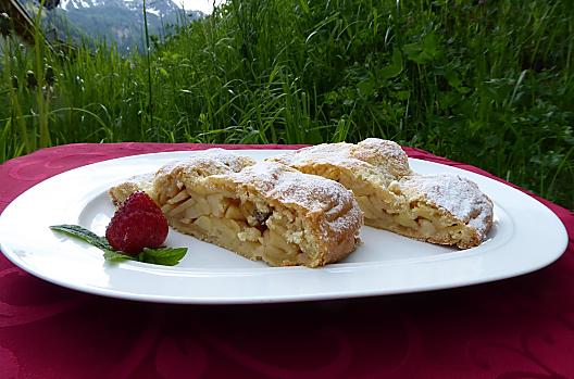 Domowy strudel jabłkowy