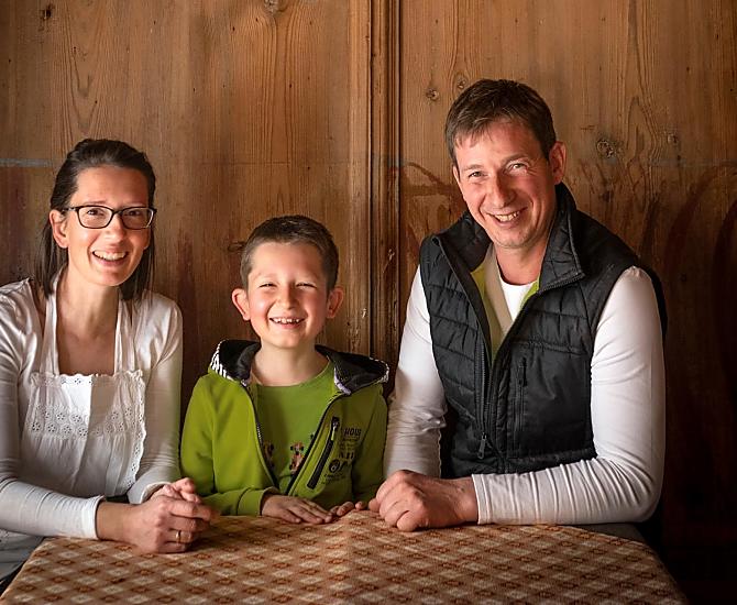 Żona rolnika Elisabeth, syn Andreas i rolnik Markus