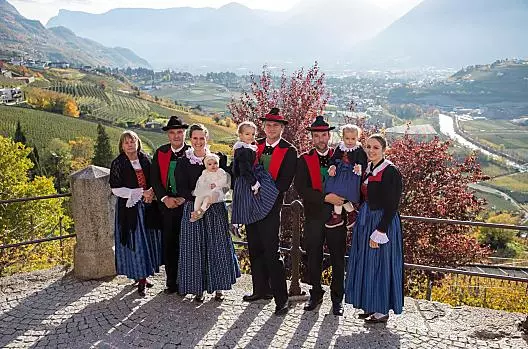 Od lewej: gospodyni Marlene i gospodarz Richard, dzieci Verena z Kathariną, Christoph z Theresią, Hansjörg z Elisabeth oraz Deborah.