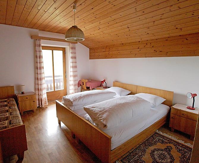 Dreibettzimmer mit Balkon