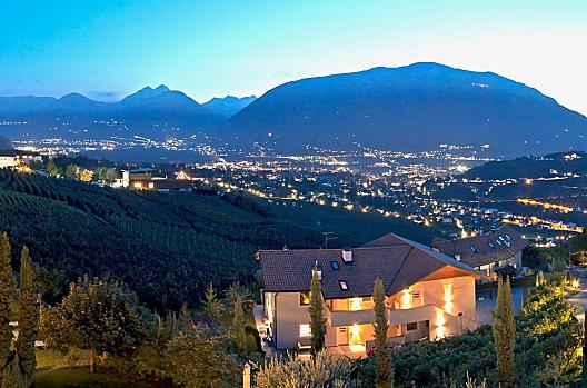 Wieczorny widok na Merano