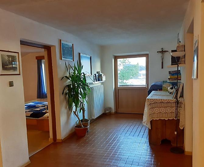 Wohnung Grabe ausgestattet mit kleiner Bibliothek und Brettspielen, Balkon mit Panoramablick