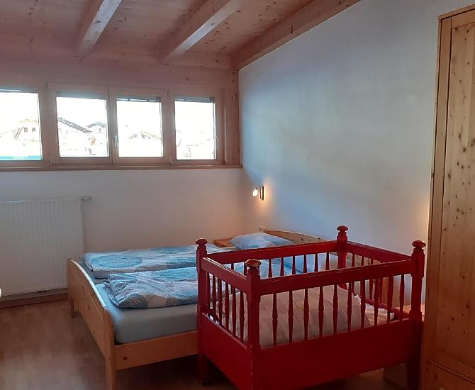 Kinderbett auf Anfrage