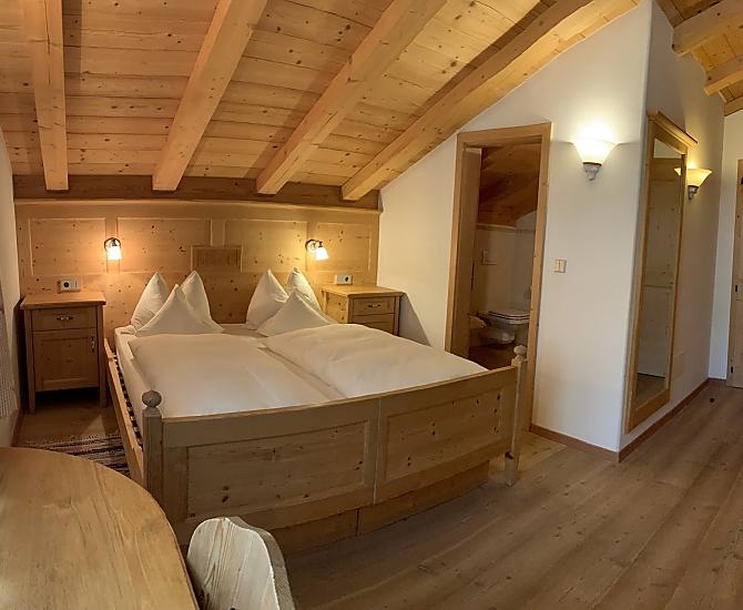 Doppelzimmer aus Massivholz