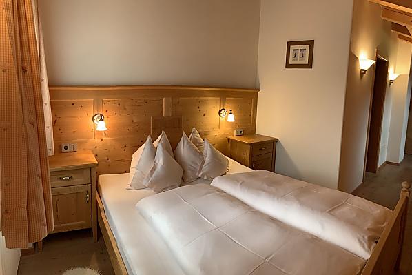 Doppelzimmer in Massivholz