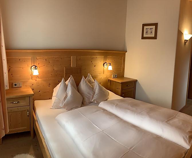 Doppelzimmer in Massivholz