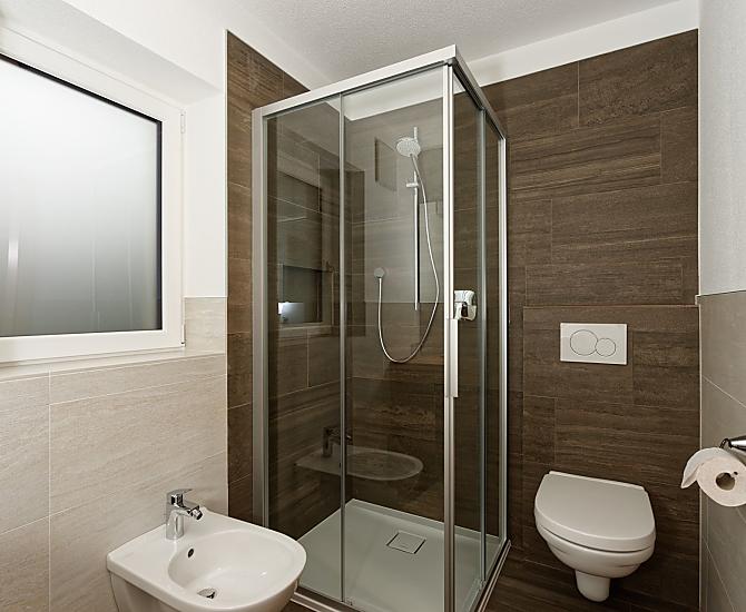 Bad mit Fußbodenheizung und Bidet