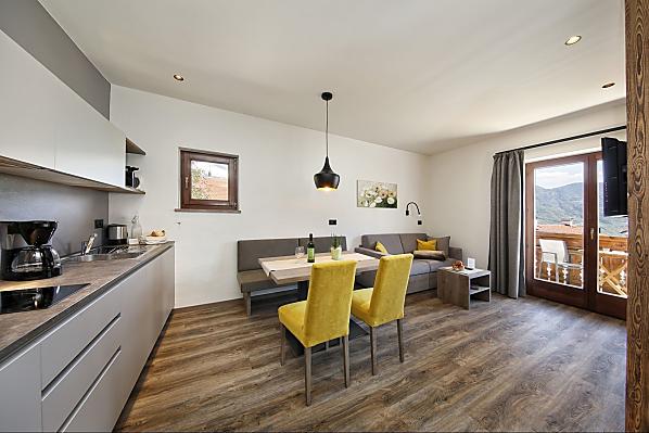 Wohnküche mit großem Südbalkon
