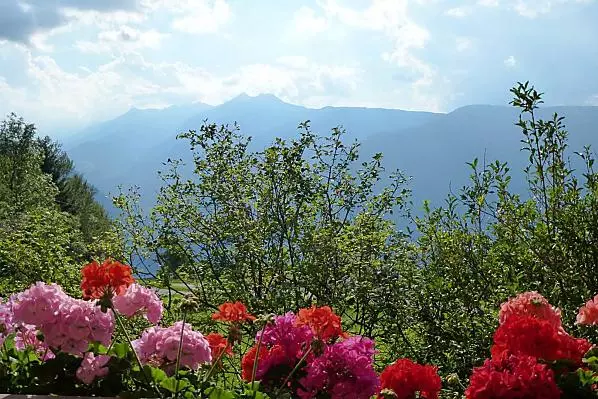 Blick auf die Bergkette vom Balkon aus