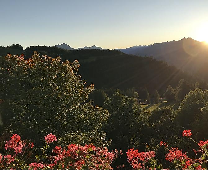 Herrlicher Panoramablick mit Sonnenuntergang