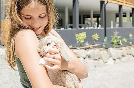 Heidi ze swoim króliczkiem Schneeflocke