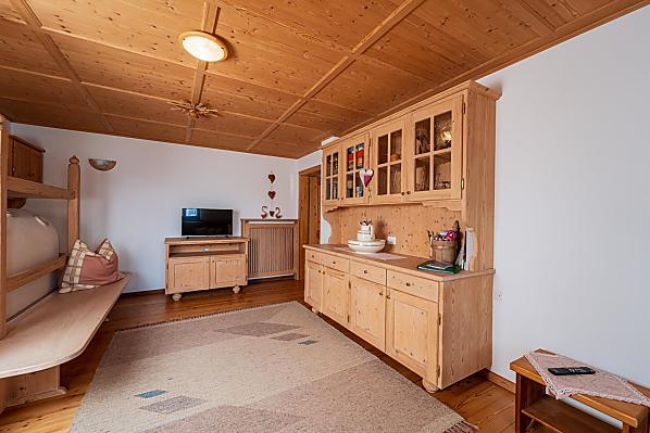 Stube mit Holzofen