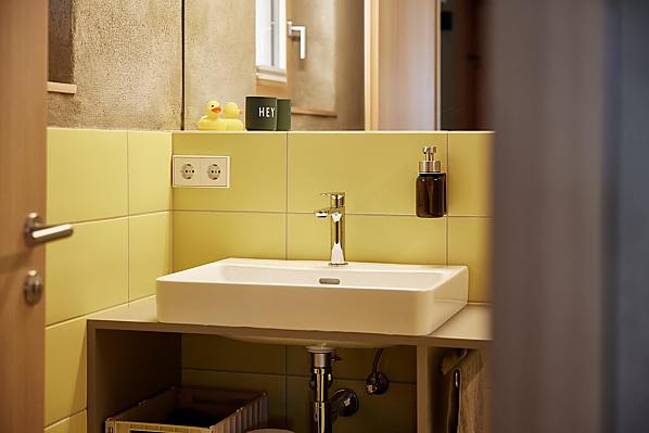 Badezimmer mit WC, Bidet und begehbarer stufenloser Dusche
