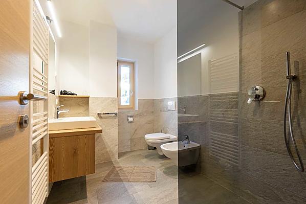 Das moderne Badezimmer.