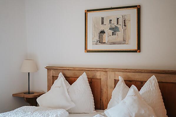 Schlafzimmer mit originalen Bauernbetten