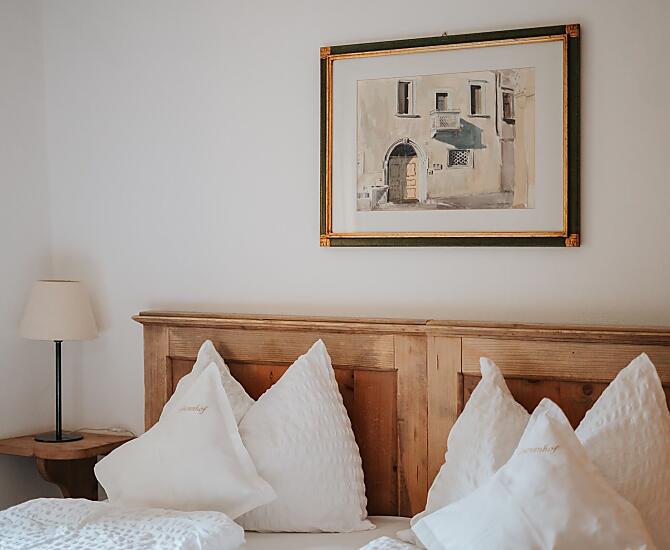 Schlafzimmer mit originalen Bauernbetten