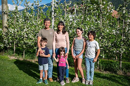 Familie Pixner, Christian und Sara mit Sophia, Raphael, Oliver und Eva.