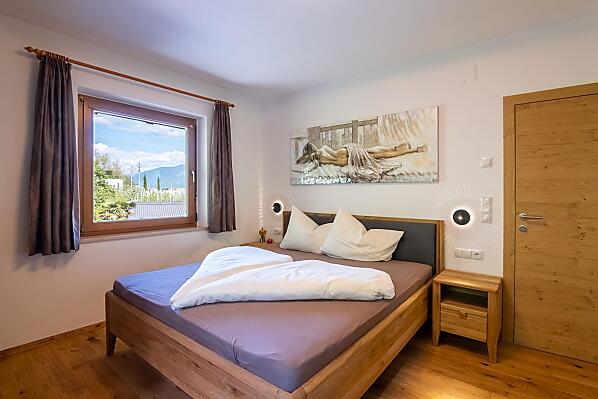 Schlafzimmer 1 in Vollholz