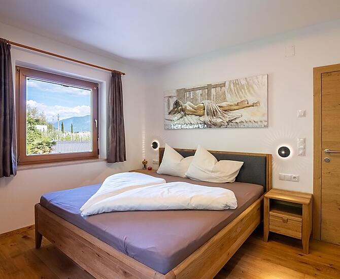 Schlafzimmer 1 in Vollholz