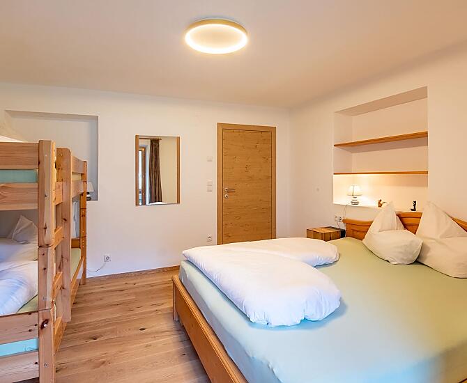 Schlafzimmer 2